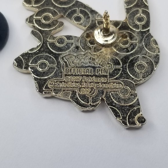 Enamel Pikachu Pokémon Official Pin - Picture 3 of 4